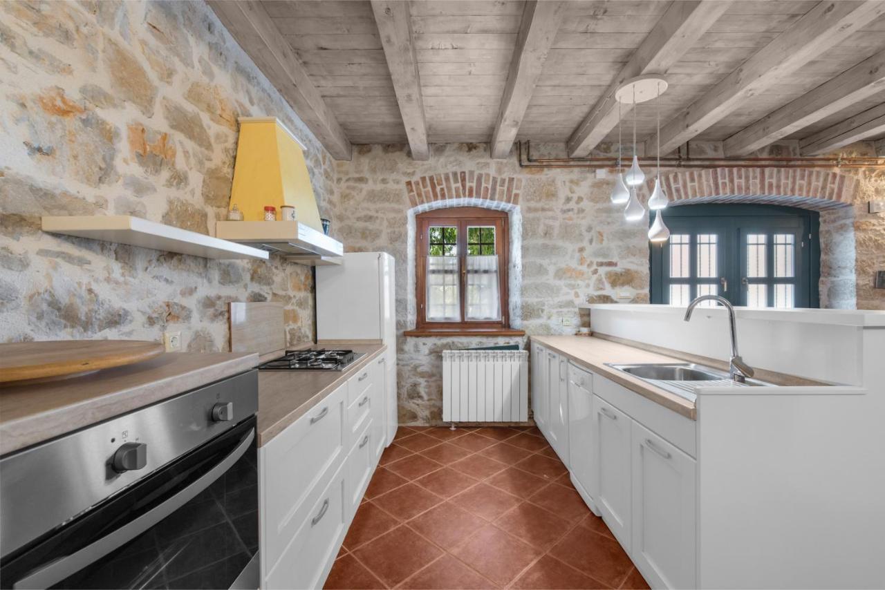 Villa Antonci-18, Pool, 3 Houses, Jacuzzi, Private Territory Antonci  المظهر الخارجي الصورة